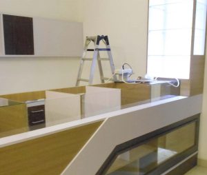 Contoh Desain Toko Apotek Etalase